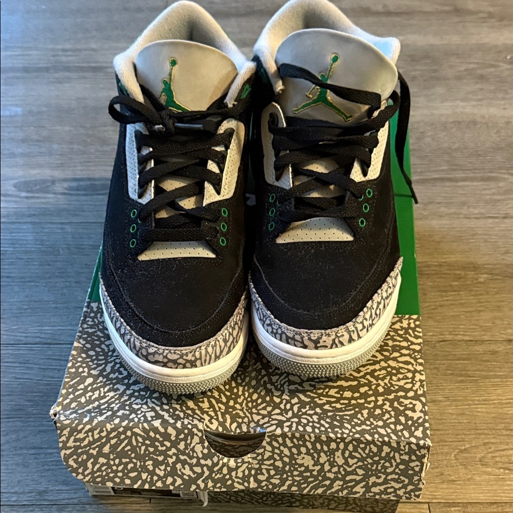 Jordan Men's Black and Green Retro 3